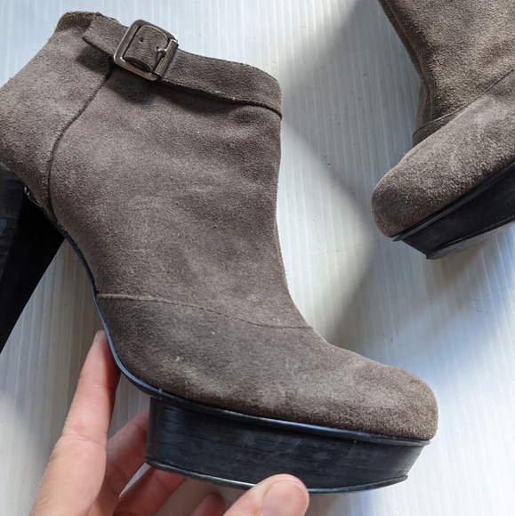 STEVE MADDEN P-Dax taupe suede platform heeled ankle booties - Picture 15 of 16
